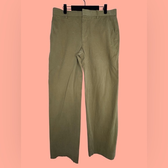 Banana Republic Pants - Banana Republic Modern Fit Flat-Front Khaki Dress Pants – Size 33x32